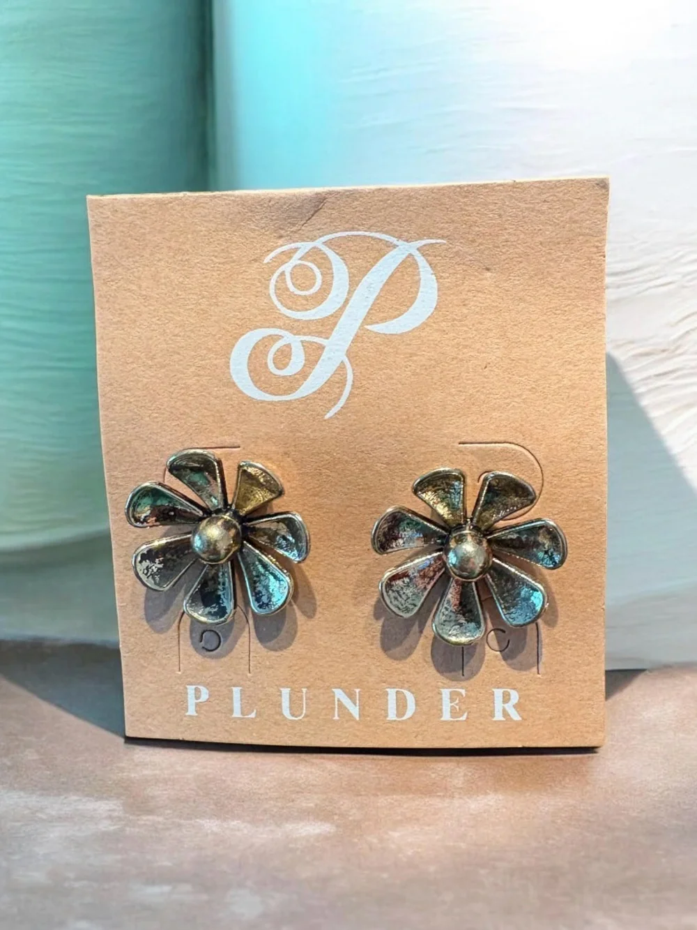 Plunder Daisy Stud Earrings - Antique Gold
